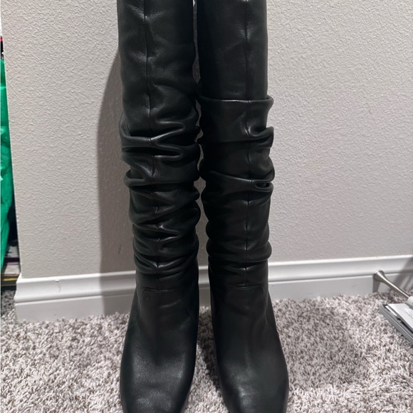 Women's Black Slouchy Knee-High Pointed Toe Boots - Picture 4 of 9